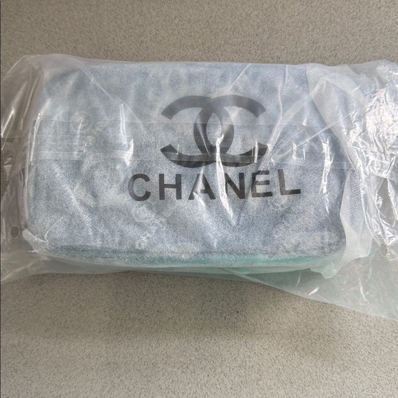 CHANEL GWP Set Denim Crossbody Bag, Dust Bag AND Chanel Card Pack NWT NIP 🔥 - Picture 14 of 15